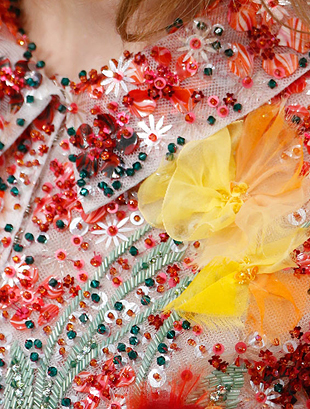 色とりどりの花のドレス
