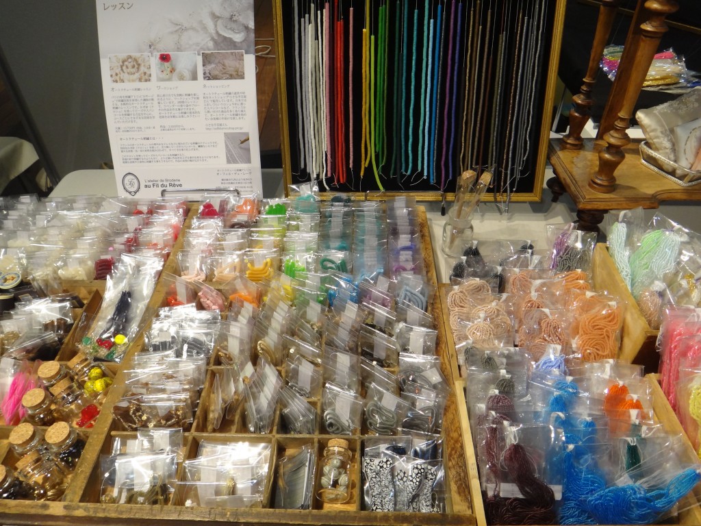 ビーズ　スパンコール　刺繍材料販売