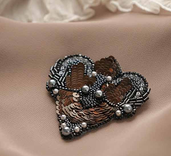 リュネビル刺繍のブローチキット